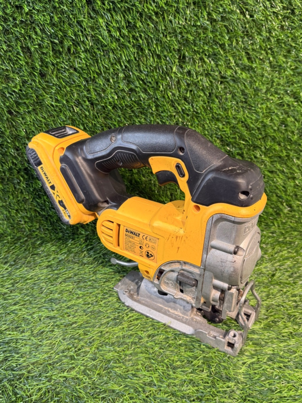 Электролобзик Dewalt DCS 331 18v