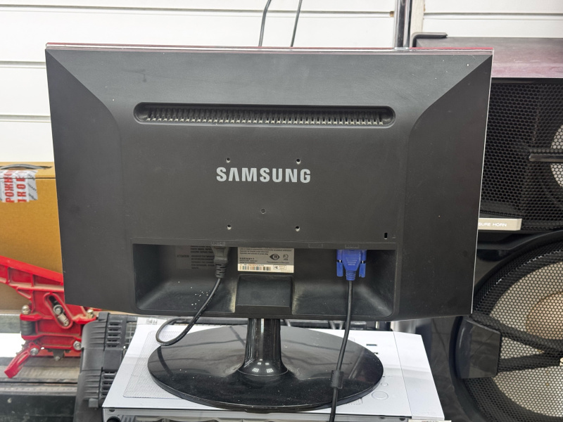 Монитор Samsung P2050N