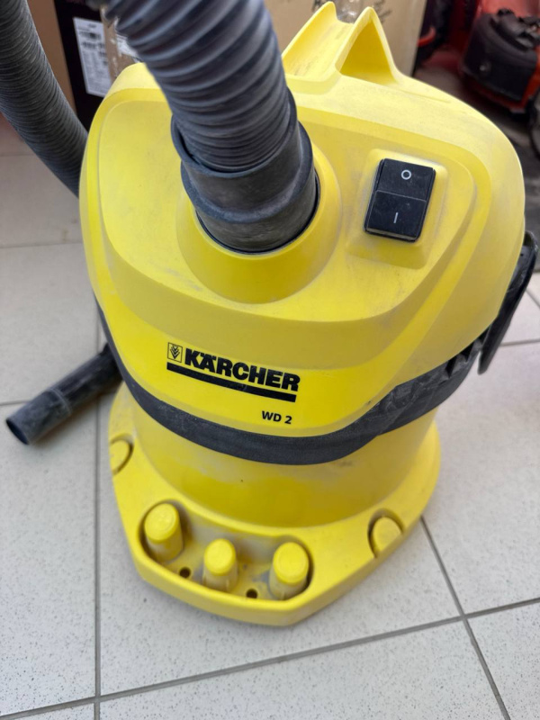 Промышленный пылесос Karcher WD 2