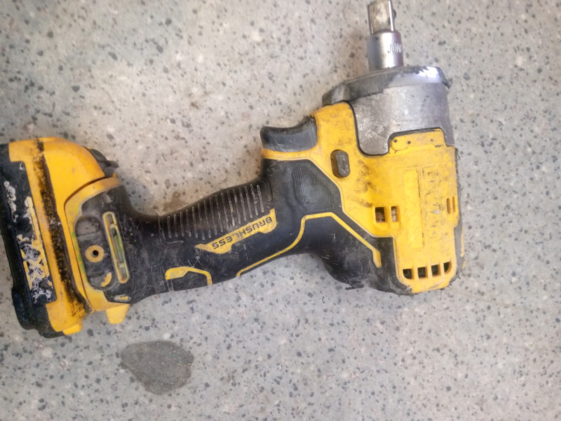 Гайковерт Dewalt dcf860