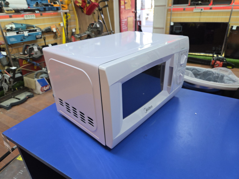 Микроволновая печь Midea MM720CKE