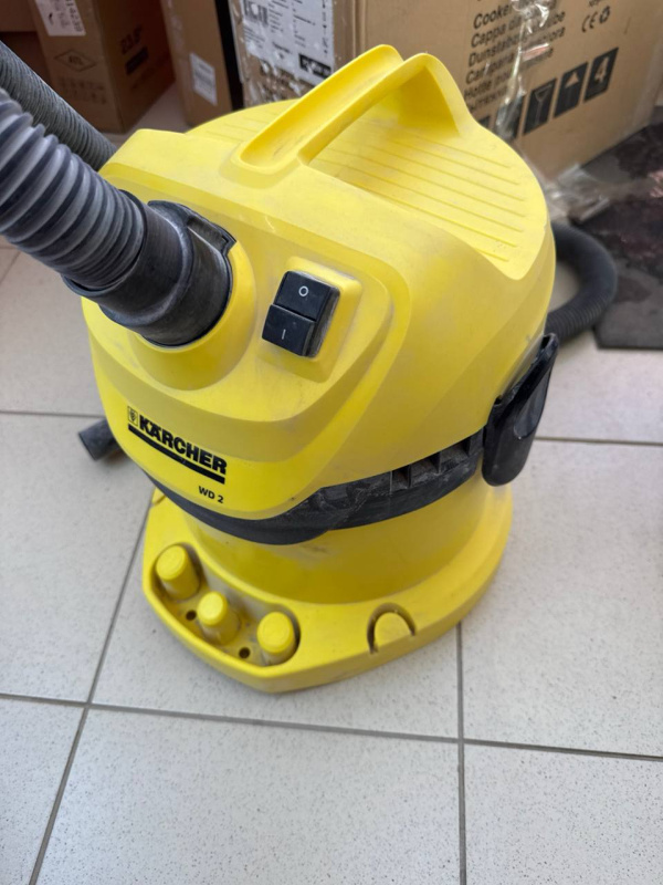 Промышленный пылесос Karcher WD 2