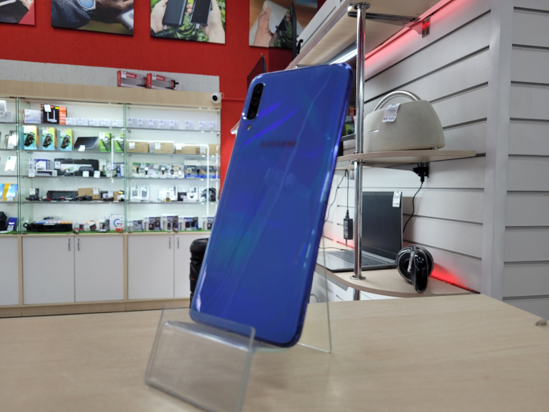 Мобильный телефон Samsung Galaxy A70