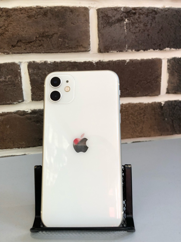 Мобильный телефон Apple iPhone 11