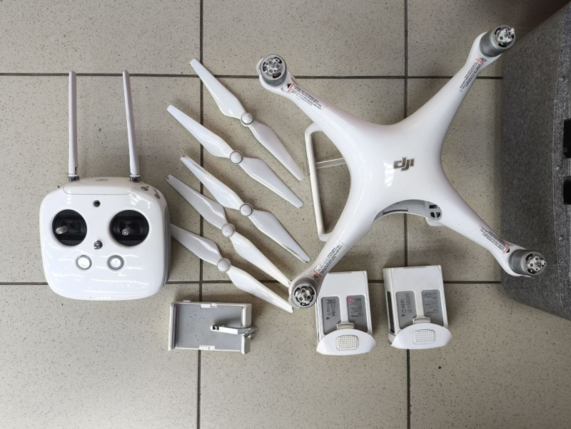 Квадрокоптер DJI PHANTOM 4
