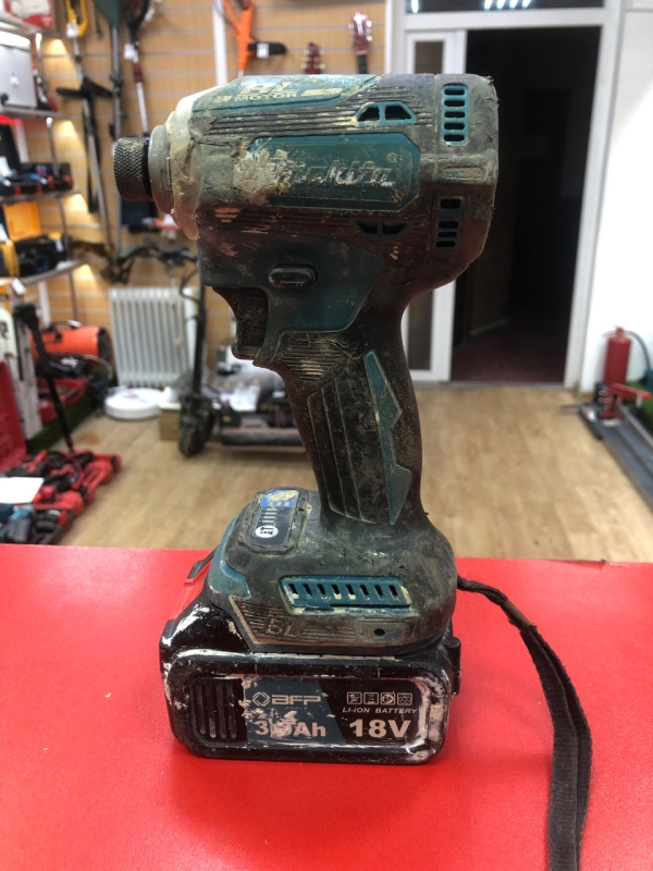 Гайковерт Makita --