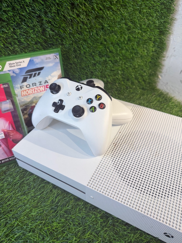 Игровая приставка Xbox One S