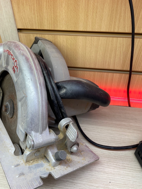 Циркулярная пила Интерскол ДП-190/1600