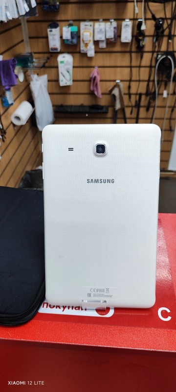 Планшет Samsung Galaxy Tab E 9.6 SM-T561
