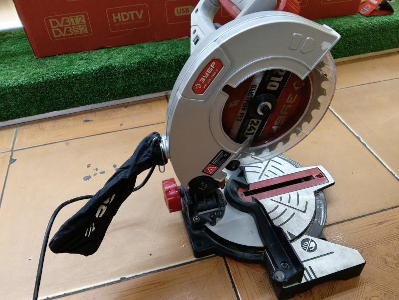 Электропила Зубр ЗПТ 210 1400