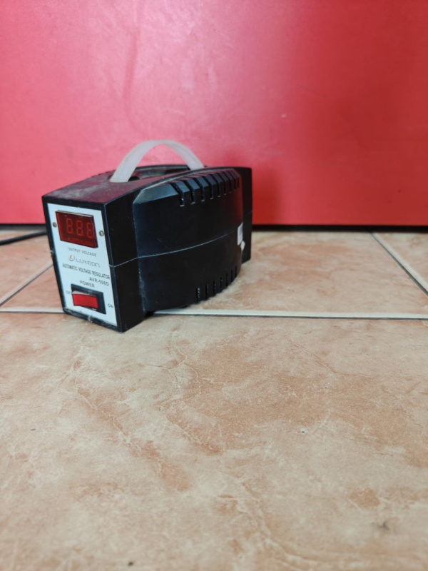 Стабилизатор напряжения . Luxeon AVR 500