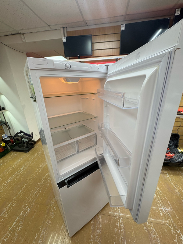 Холодильник Indesit DSN 16