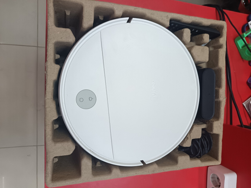 Пылесос Midea VCR04W