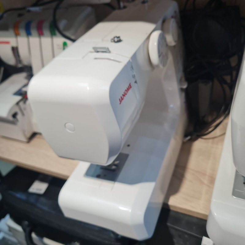 Швейная машина Janome 812
